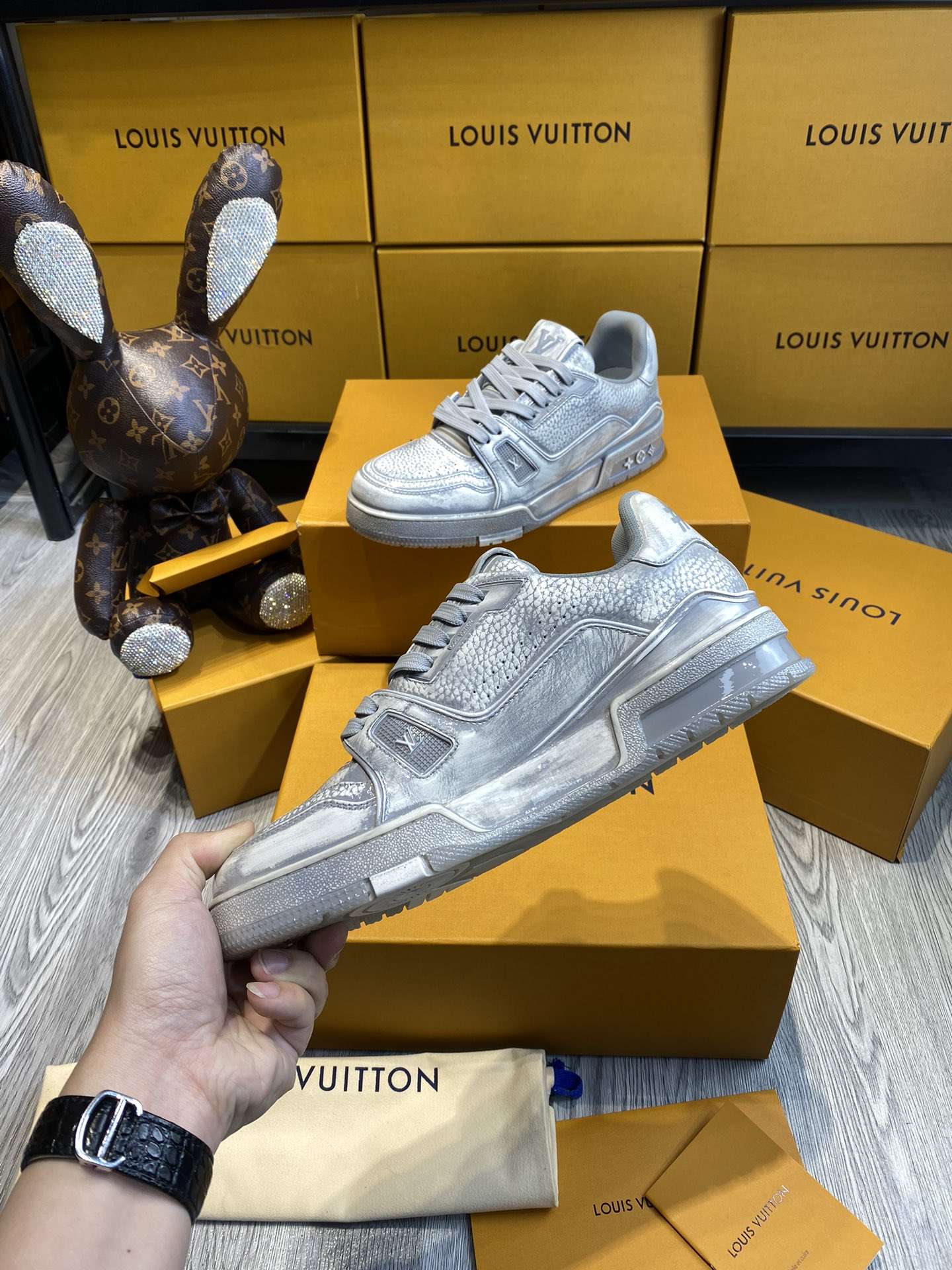 KICKWHO Louis Vuitton Trainer Sneakers Grey - Image 6
