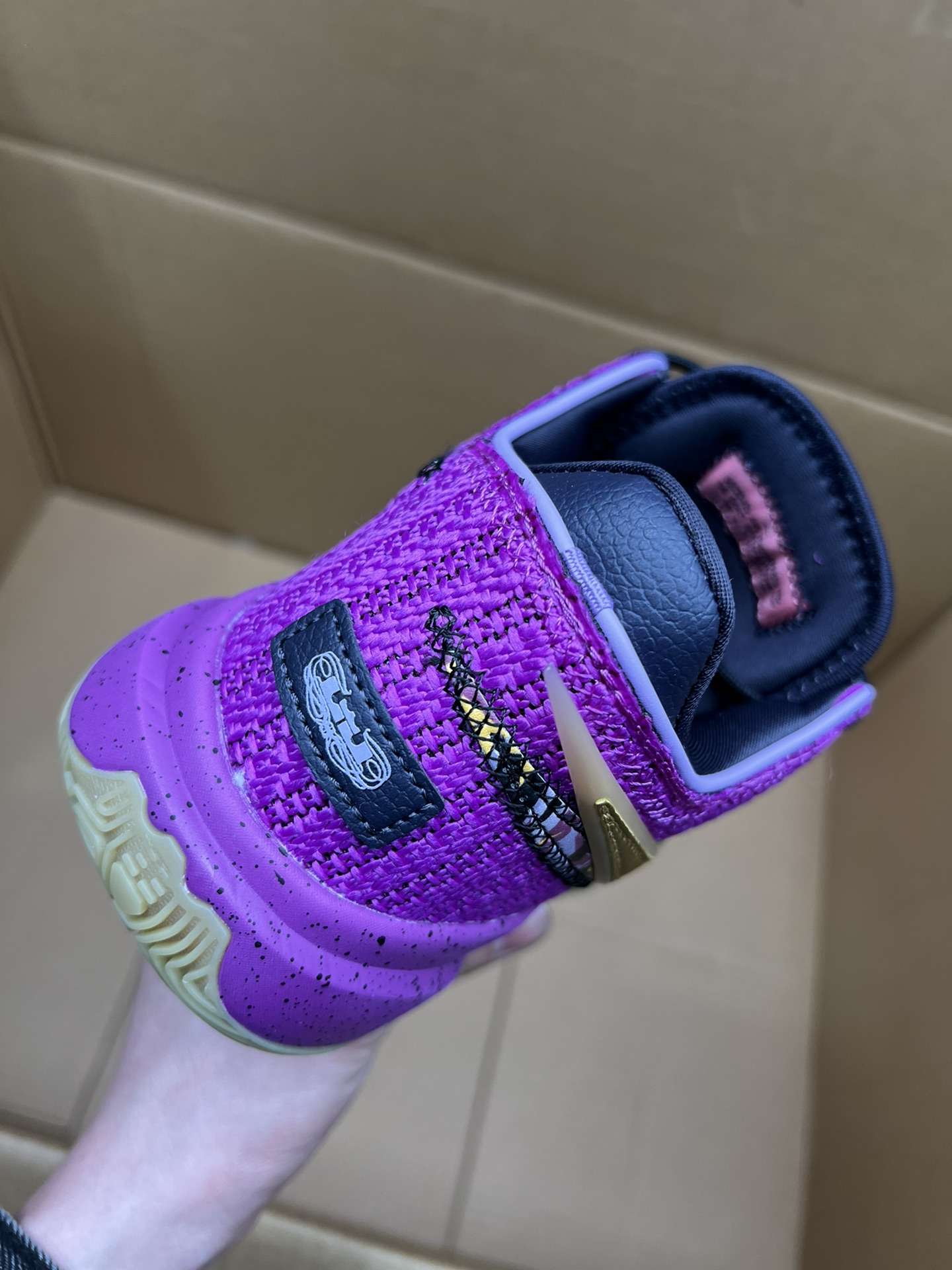 KICKWHO Nike Men's Lebron XX Lmtd EP Basketball Shoes"Vivid Purple" - Image 7