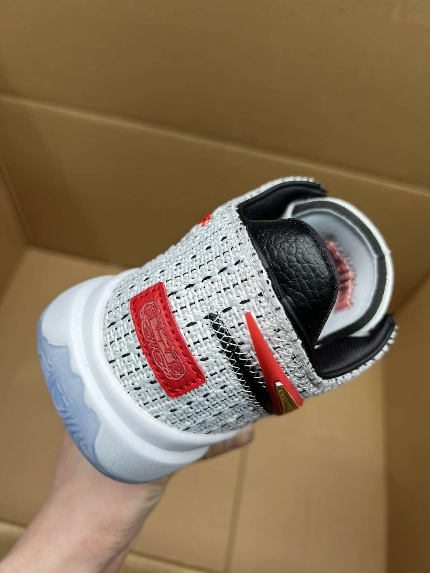 KICKWHO Nike Men's Lebron XX Lmtd EP Basketball Shoes White - Image 7