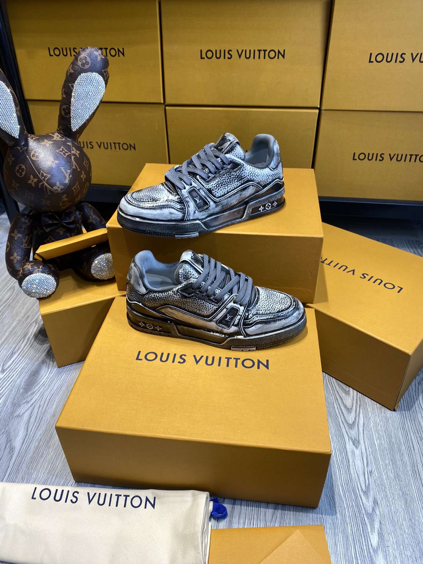 KICKWHO Louis Vuitton Trainer Sneakers Grey Black - Image 8