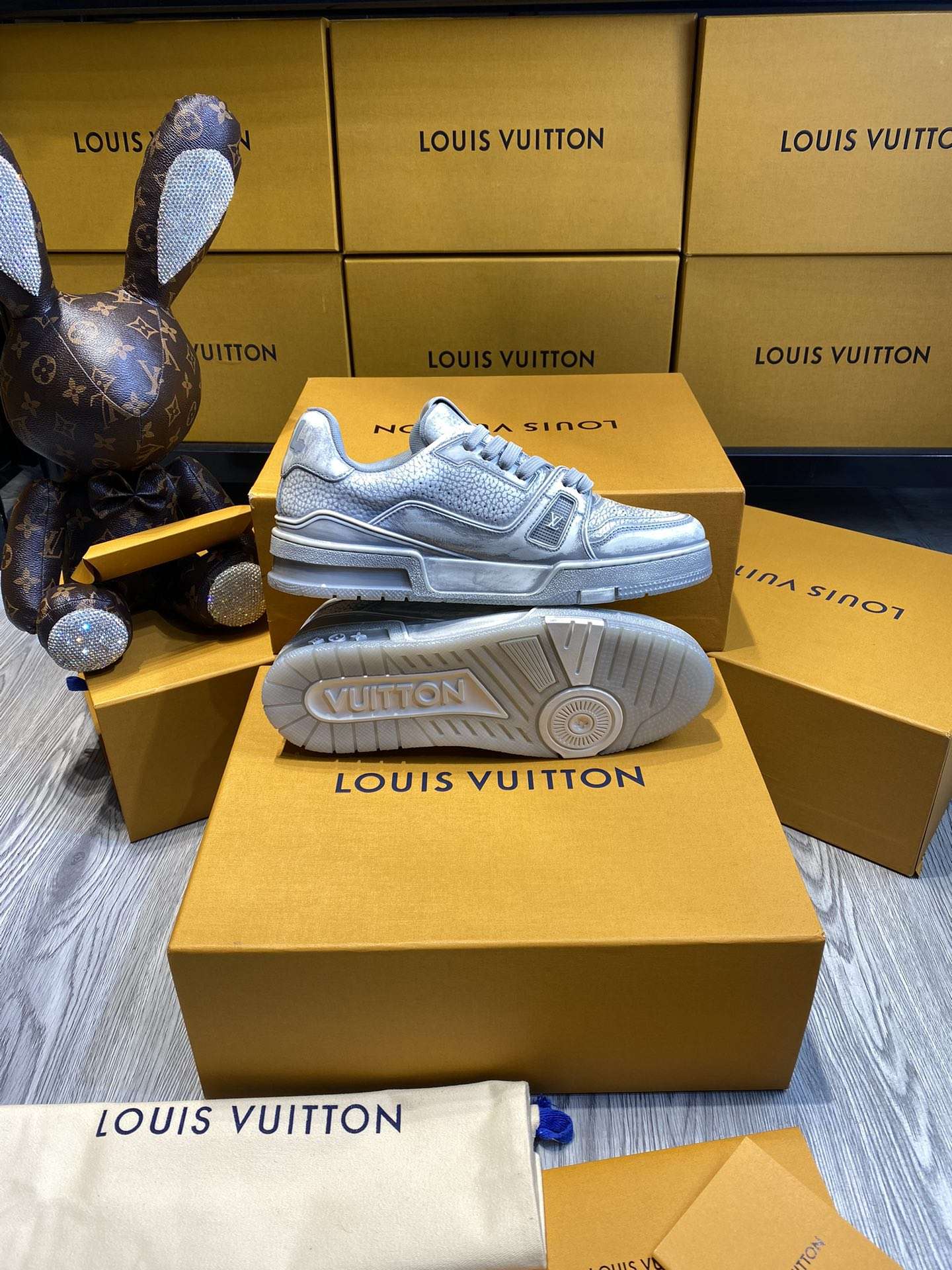 KICKWHO Louis Vuitton Trainer Sneakers Grey - Image 8