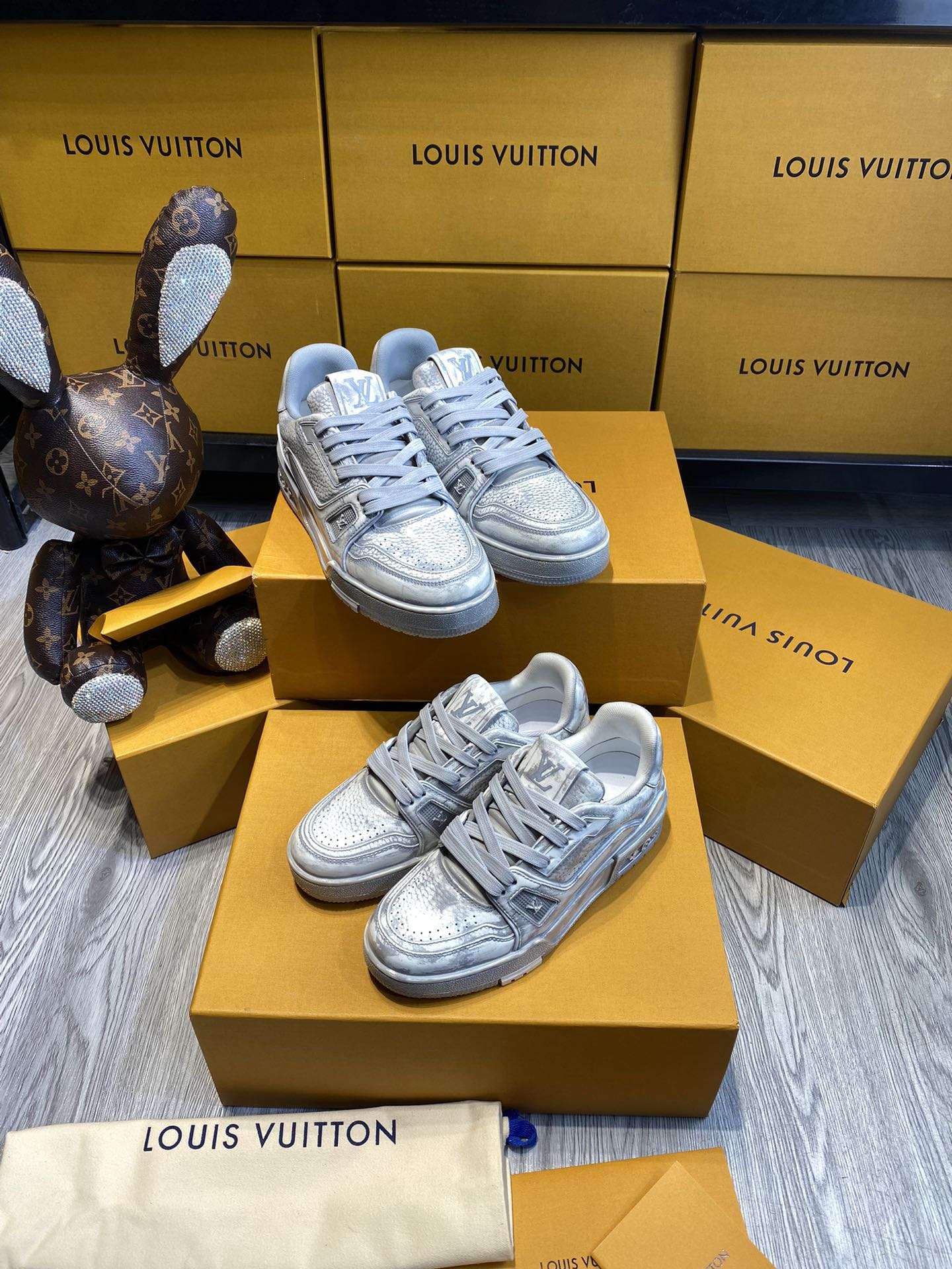 KICKWHO Louis Vuitton Trainer Sneakers Grey - Image 9