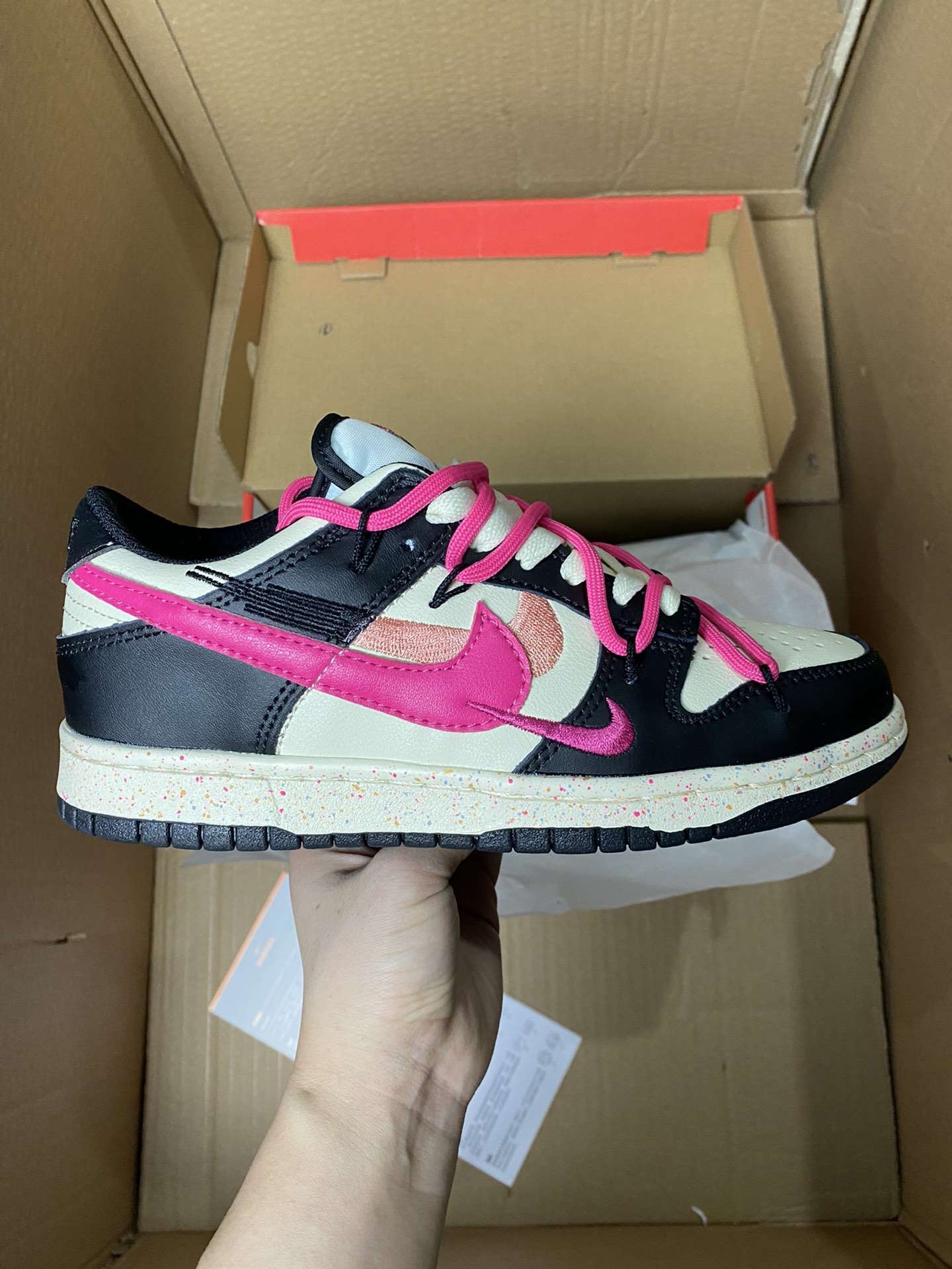 Kickswho Nike SB Zoom Dunk Low 'Multi-Swoosh