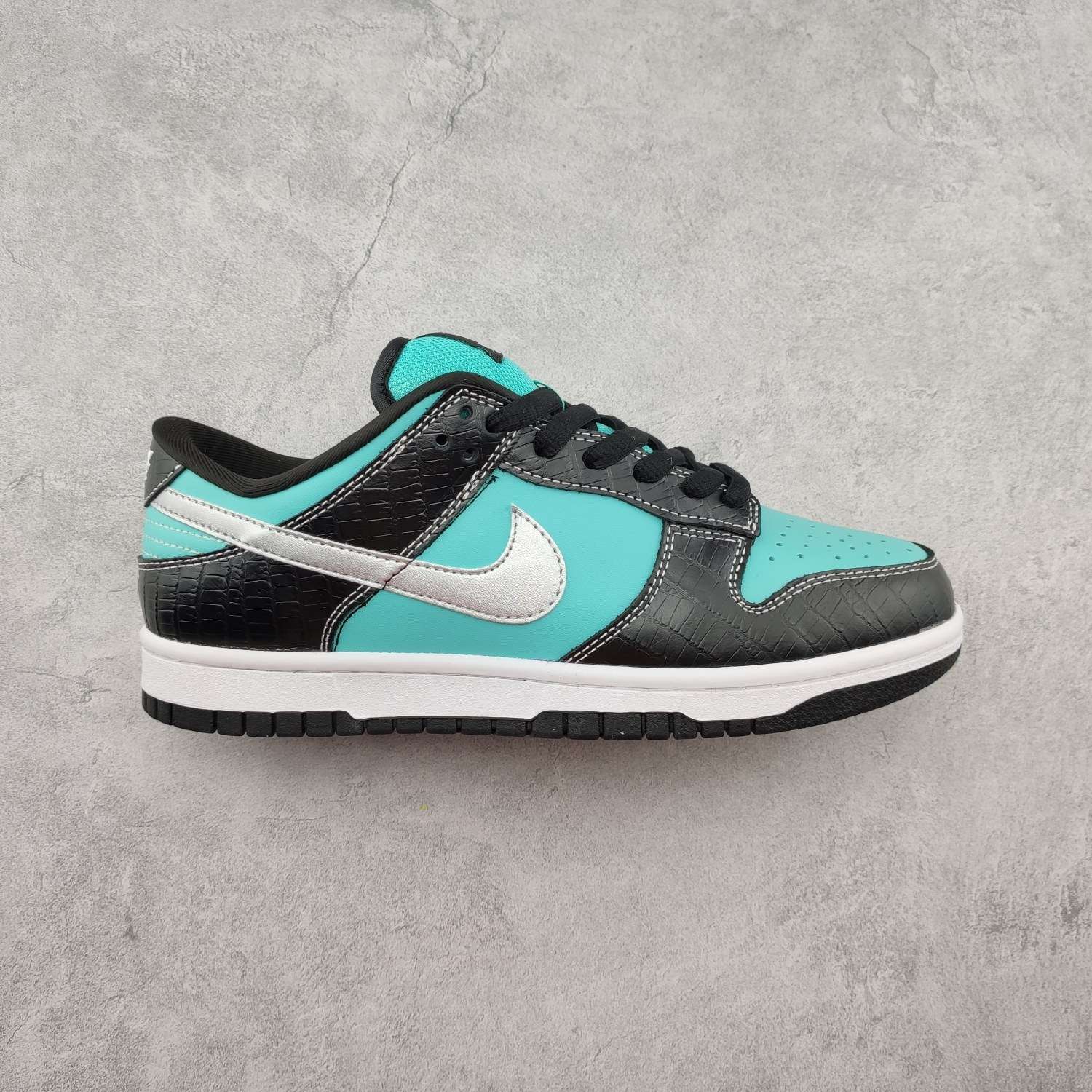 Kickswho Nike Diamond Supply Co. x Dunk Low Pro SB Skateboard 'Tiffany' 304292 402