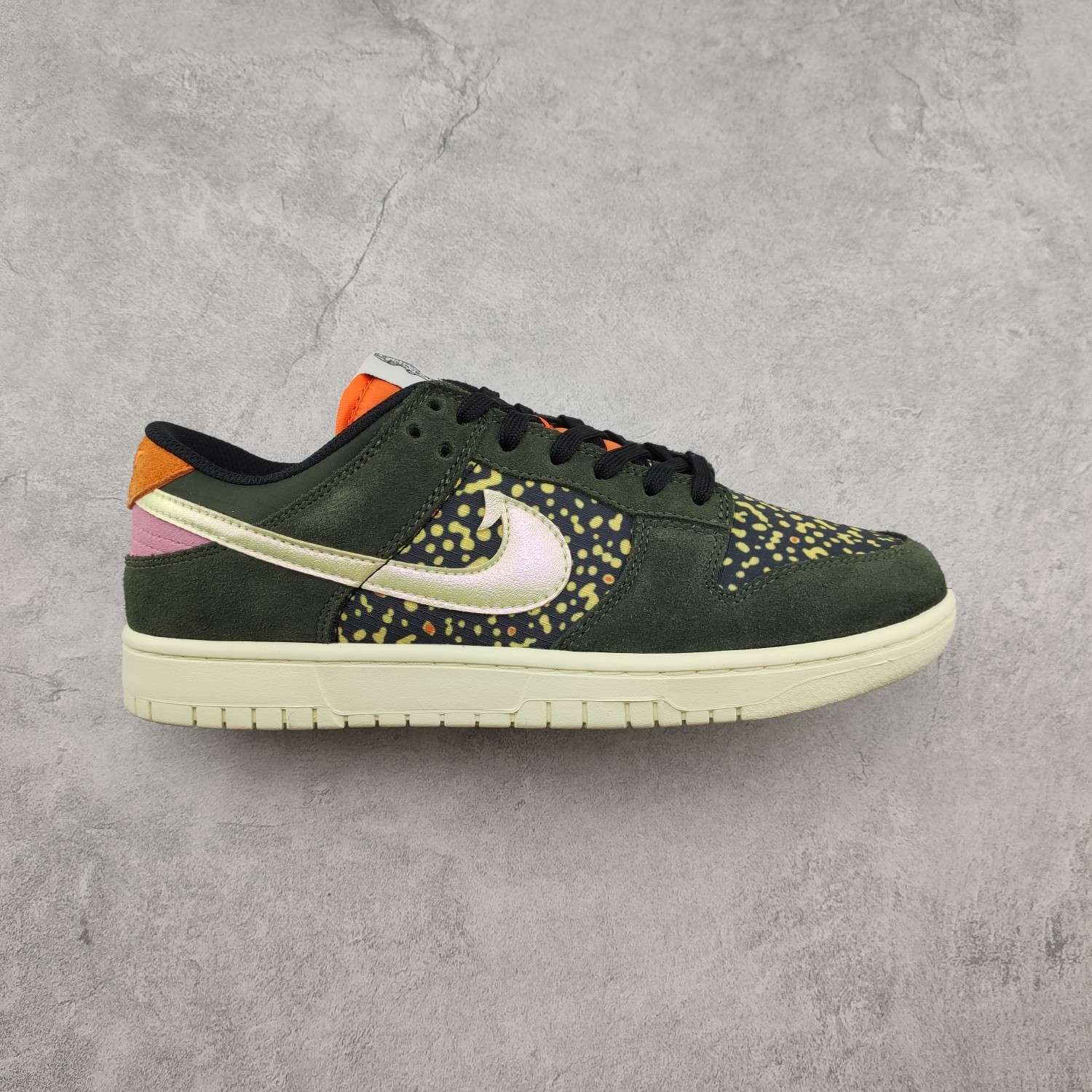 KICKWHO Nike SB Dunk Low Rainbow Trout