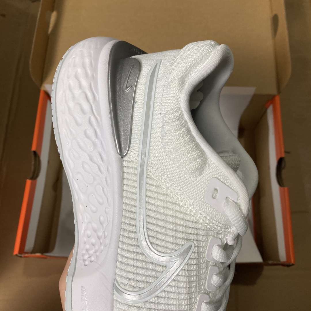 KICKWHO Nike ZoomX Invincible Flyknit 2Running Sneakers DC9993 300 White - Image 2