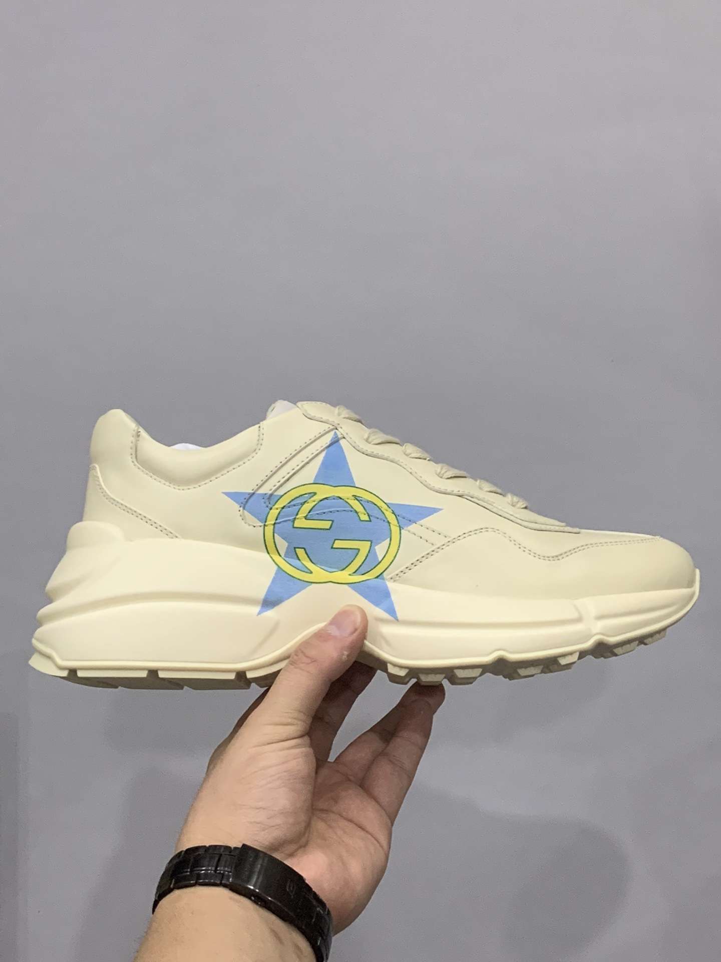 KICKWHO Gucci Rhython Vintage Trainer Sneakers - Image 2