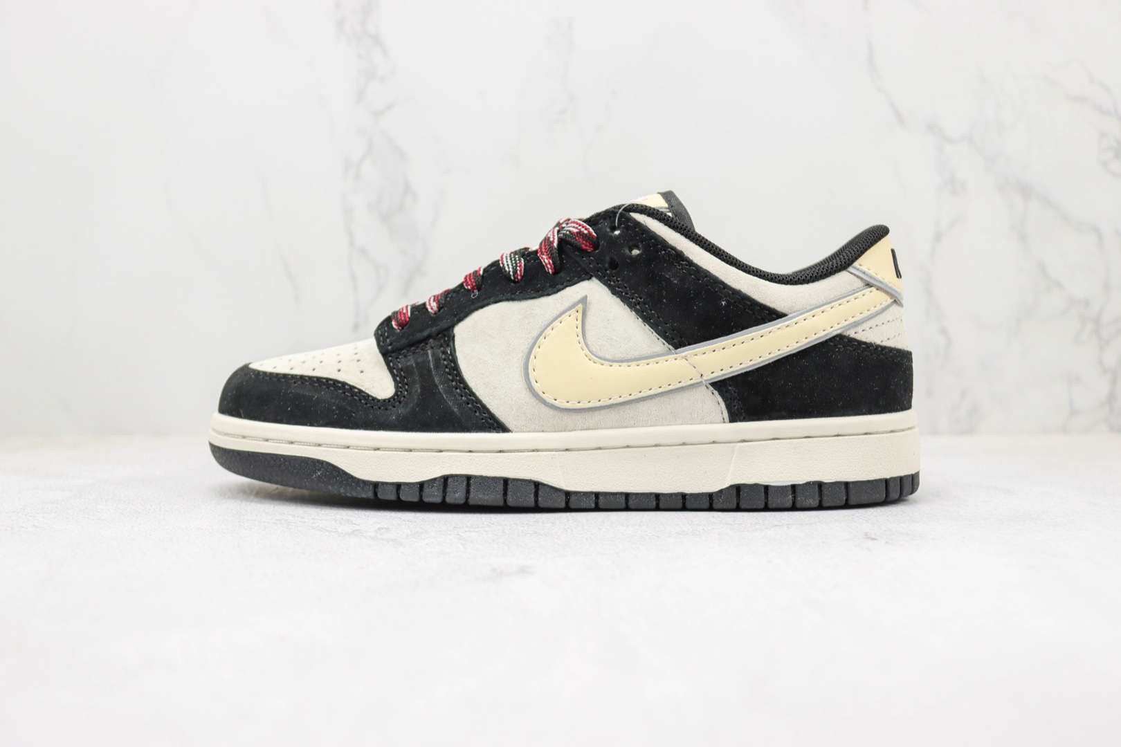 KICKWHO Nike SB Dunk Low Black Team Gold