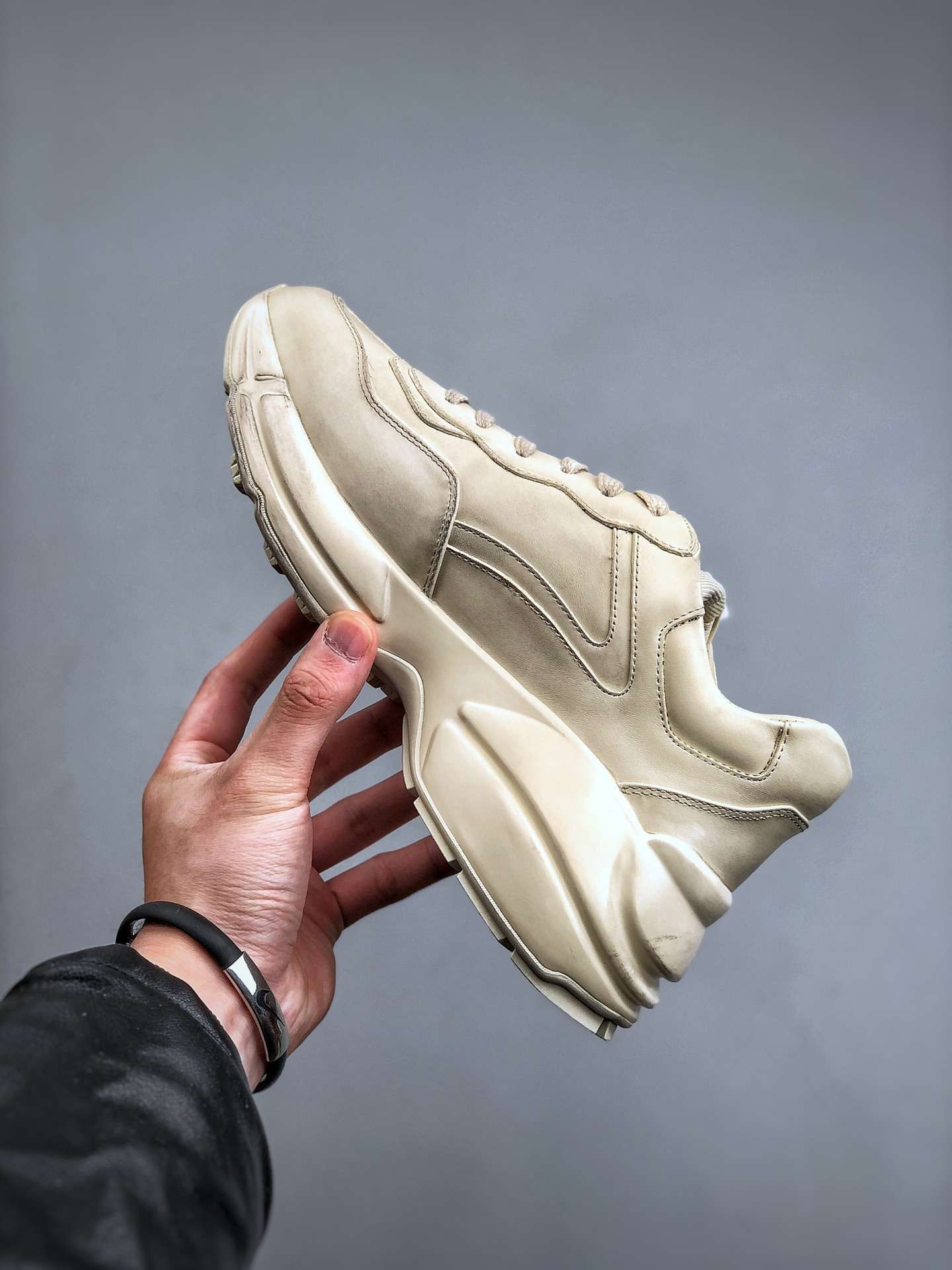 KICKWHO Gucci Leather Sneaker For Women and Men - Image 2