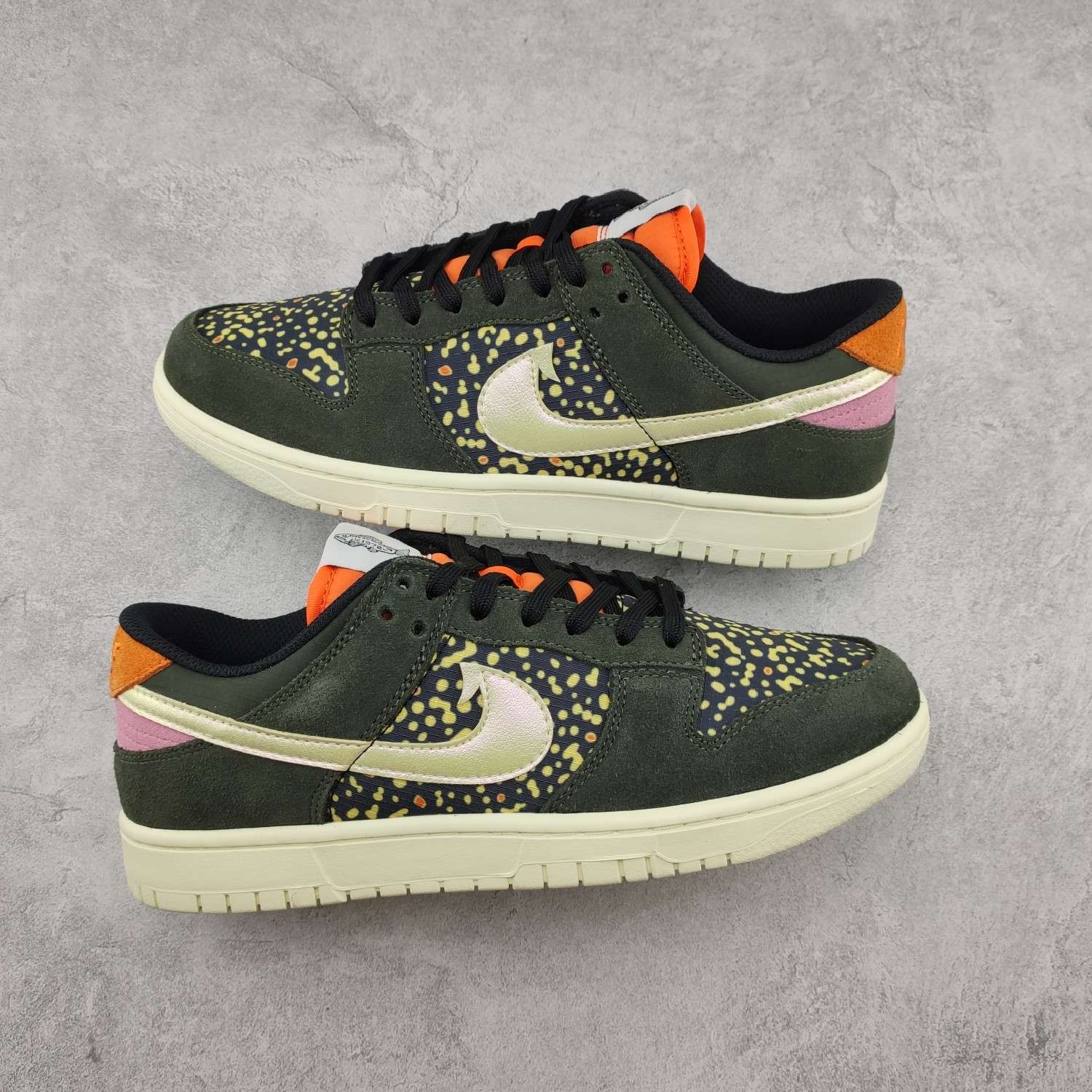 KICKWHO Nike SB Dunk Low Rainbow Trout - Image 2