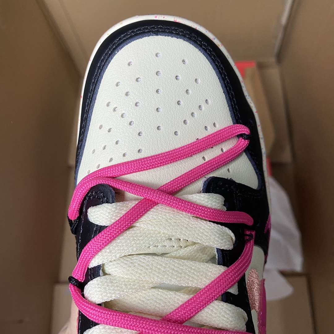 Kickswho Nike SB Zoom Dunk Low 'Multi-Swoosh - Image 3