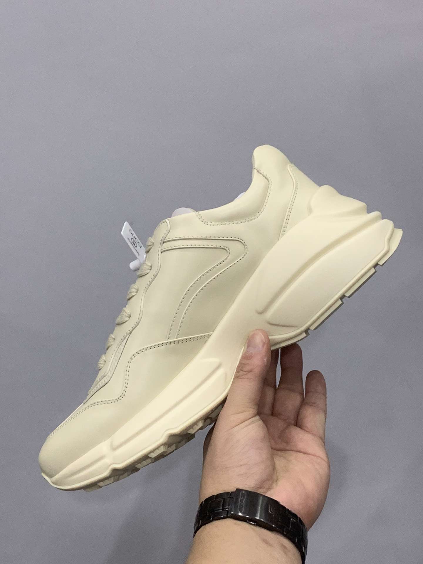 KICKWHO Gucci Rhython Vintage Trainer Sneakers - Image 3