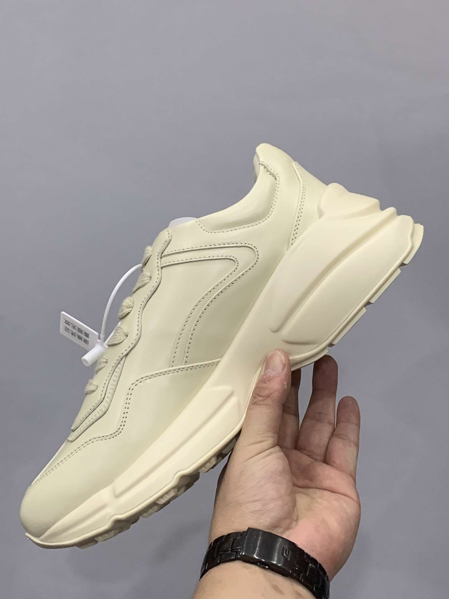 KICKWHO Gucci Rhython Vintage Trainer Sneakers - Image 3