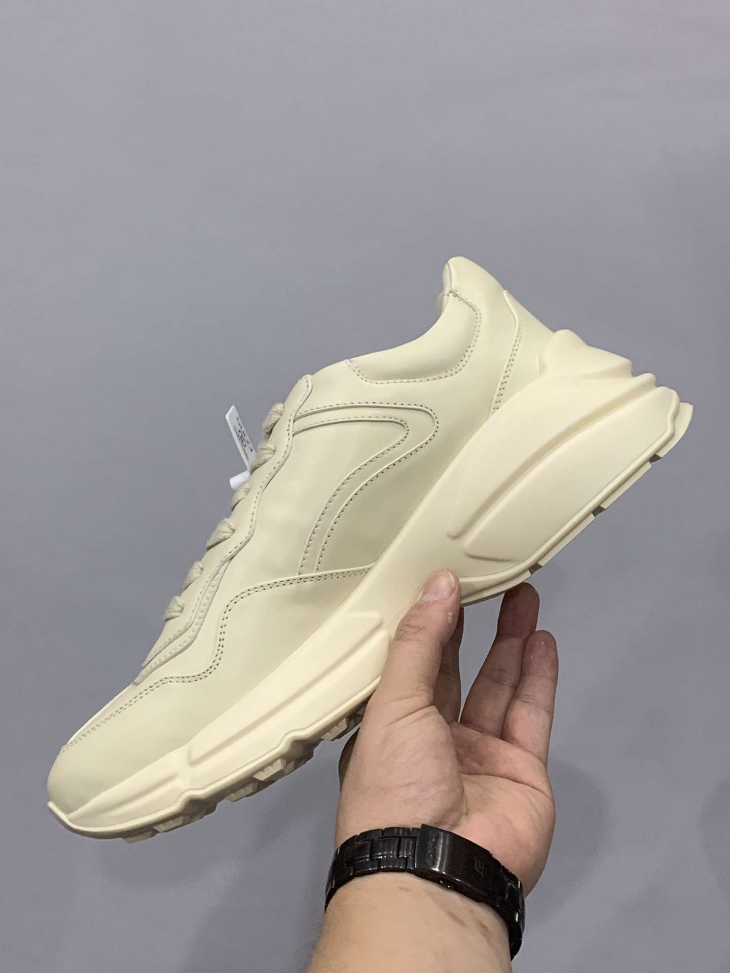 KICKWHO Gucci Rhython Vintage Trainer Sneakers - Image 3
