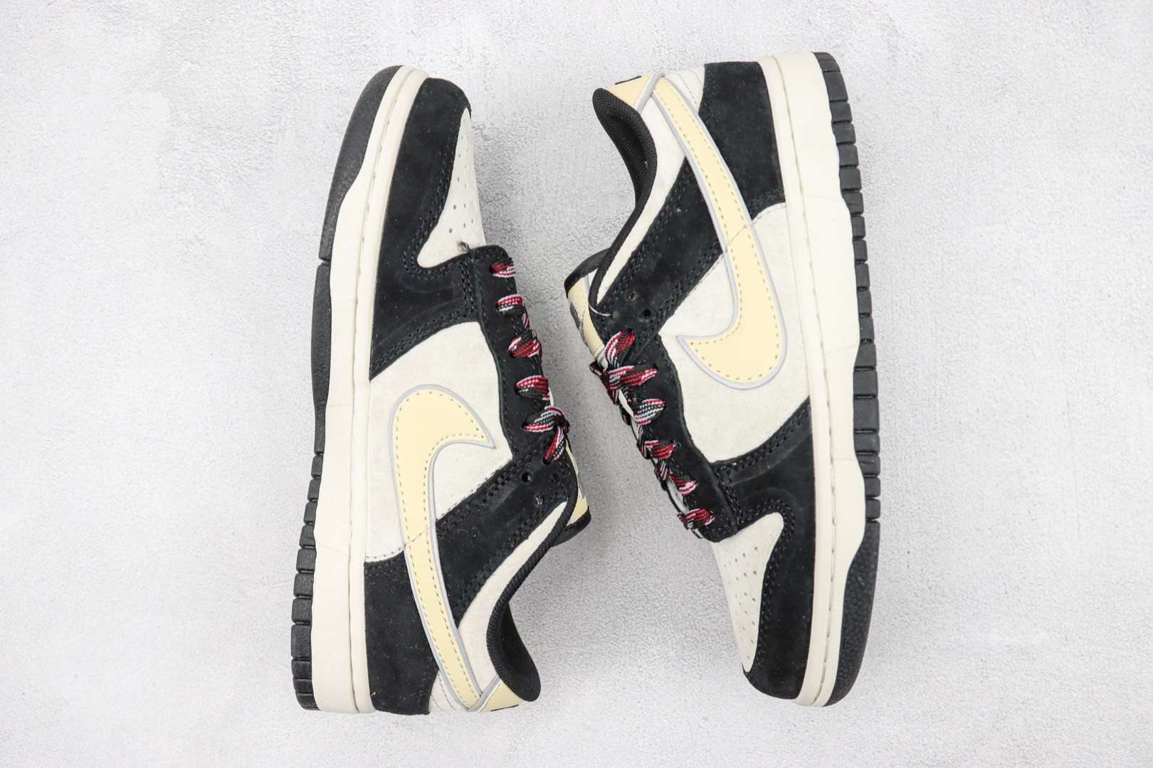 KICKWHO Nike SB Dunk Low Black Team Gold - Image 3