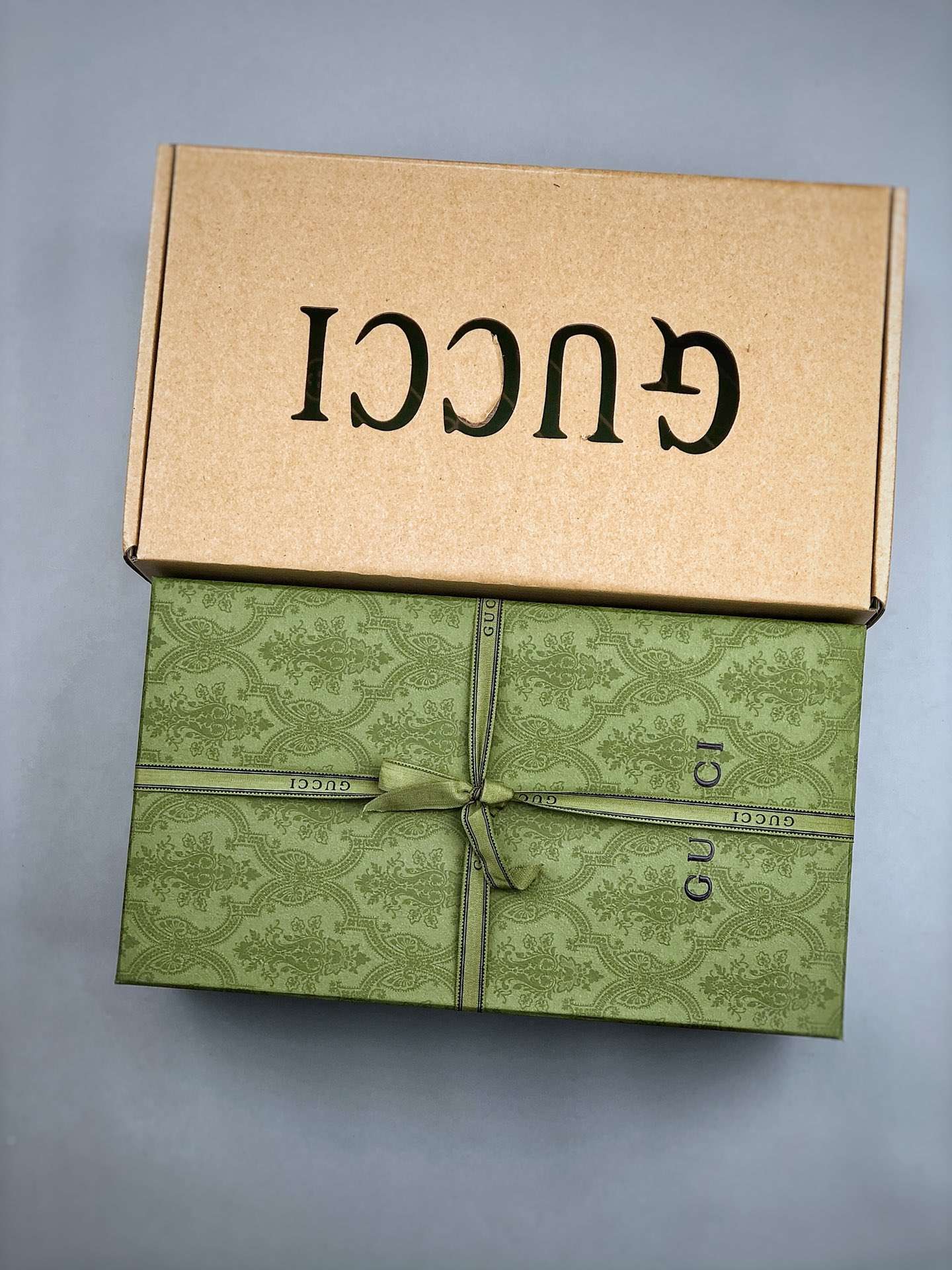 KICKWHO Gucci Leather Sneaker For Women and Men - Image 3