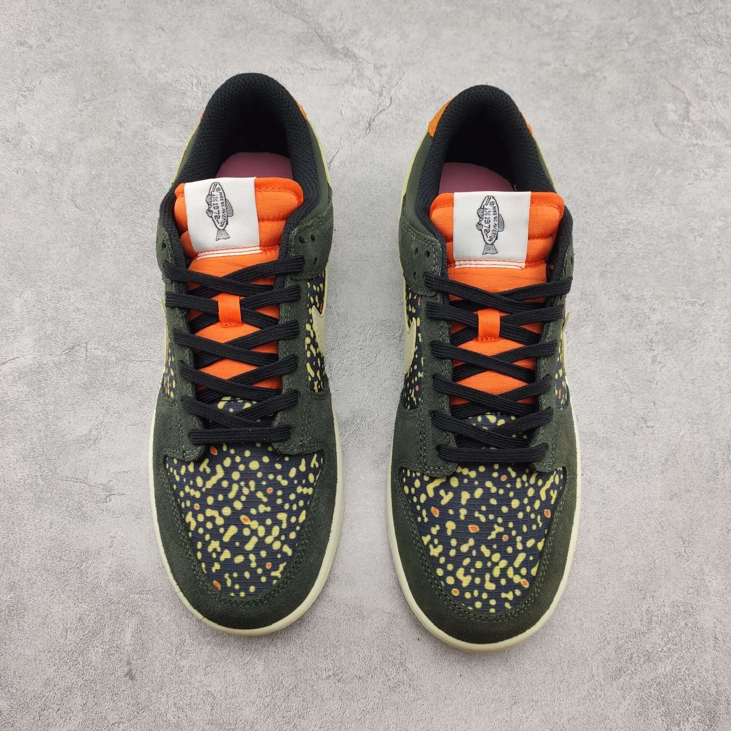 KICKWHO Nike SB Dunk Low Rainbow Trout - Image 3