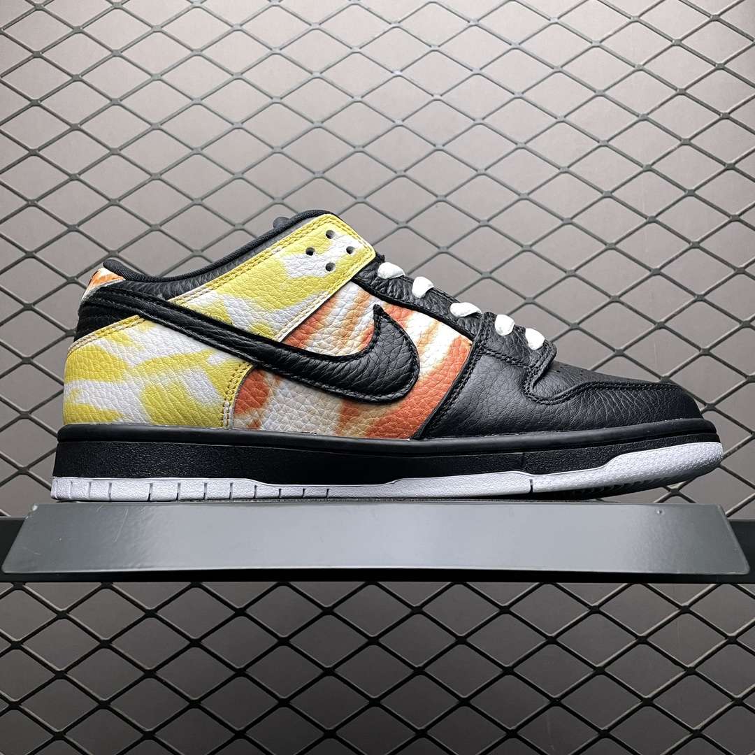 KICKWHO Nike SB Dunk Low Pro QS "Roswell Raygun" - Image 3