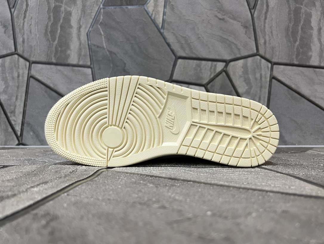 KICKWHO Off-White x Air Jordan 1 Low 'Custom' White Brown - Image 4