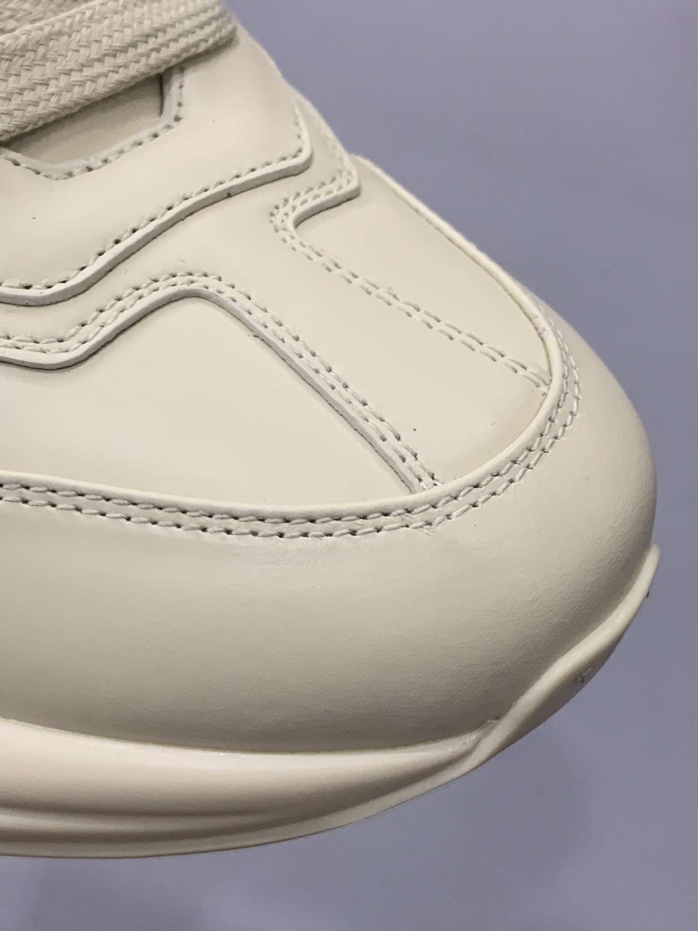 KICKWHO Gucci Rhython Vintage Trainer Sneakers - Image 4