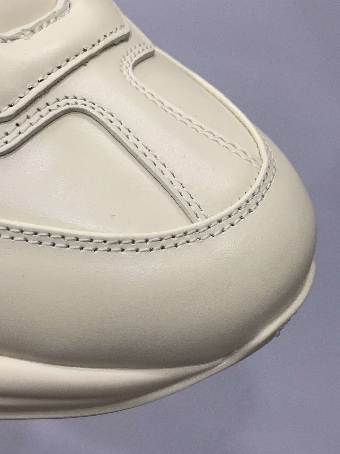 KICKWHO Gucci Rhython Vintage Trainer Sneakers - Image 4
