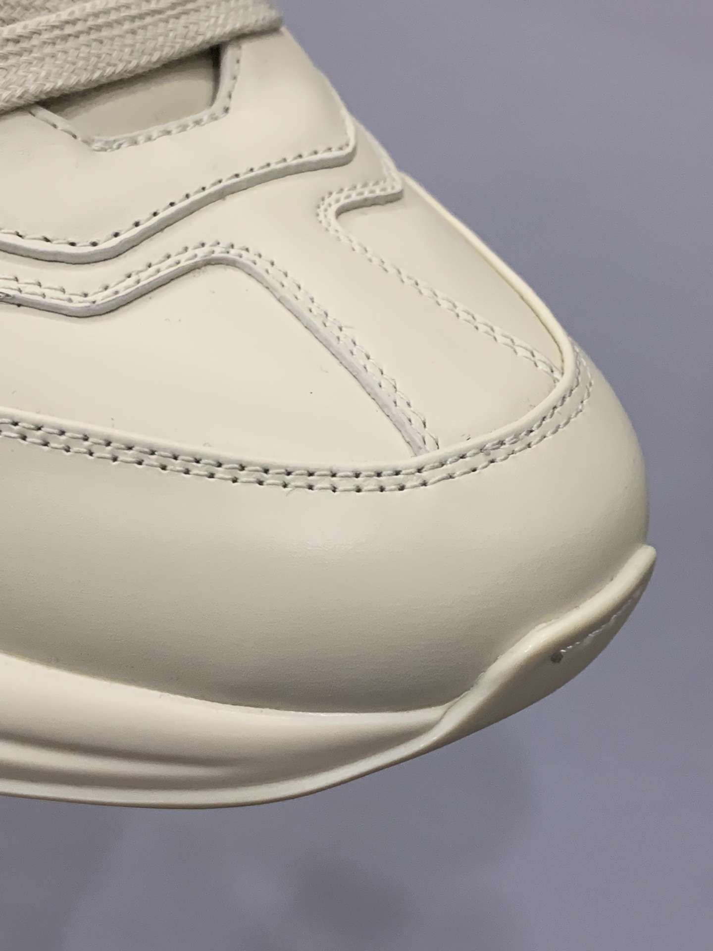 KICKWHO Gucci Rhython Vintage Trainer Sneakers - Image 4