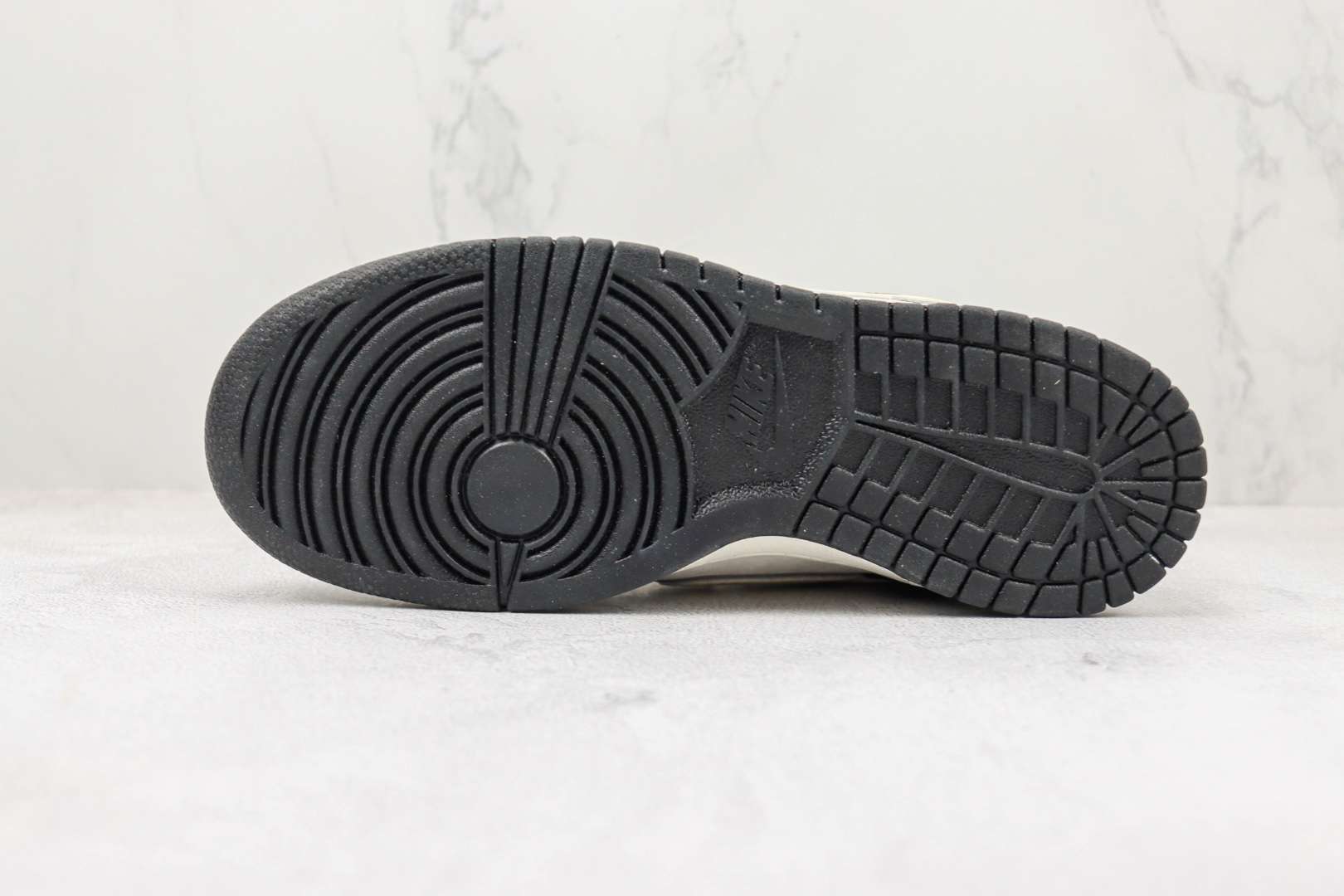 KICKWHO Nike SB Dunk Low Black Team Gold - Image 4