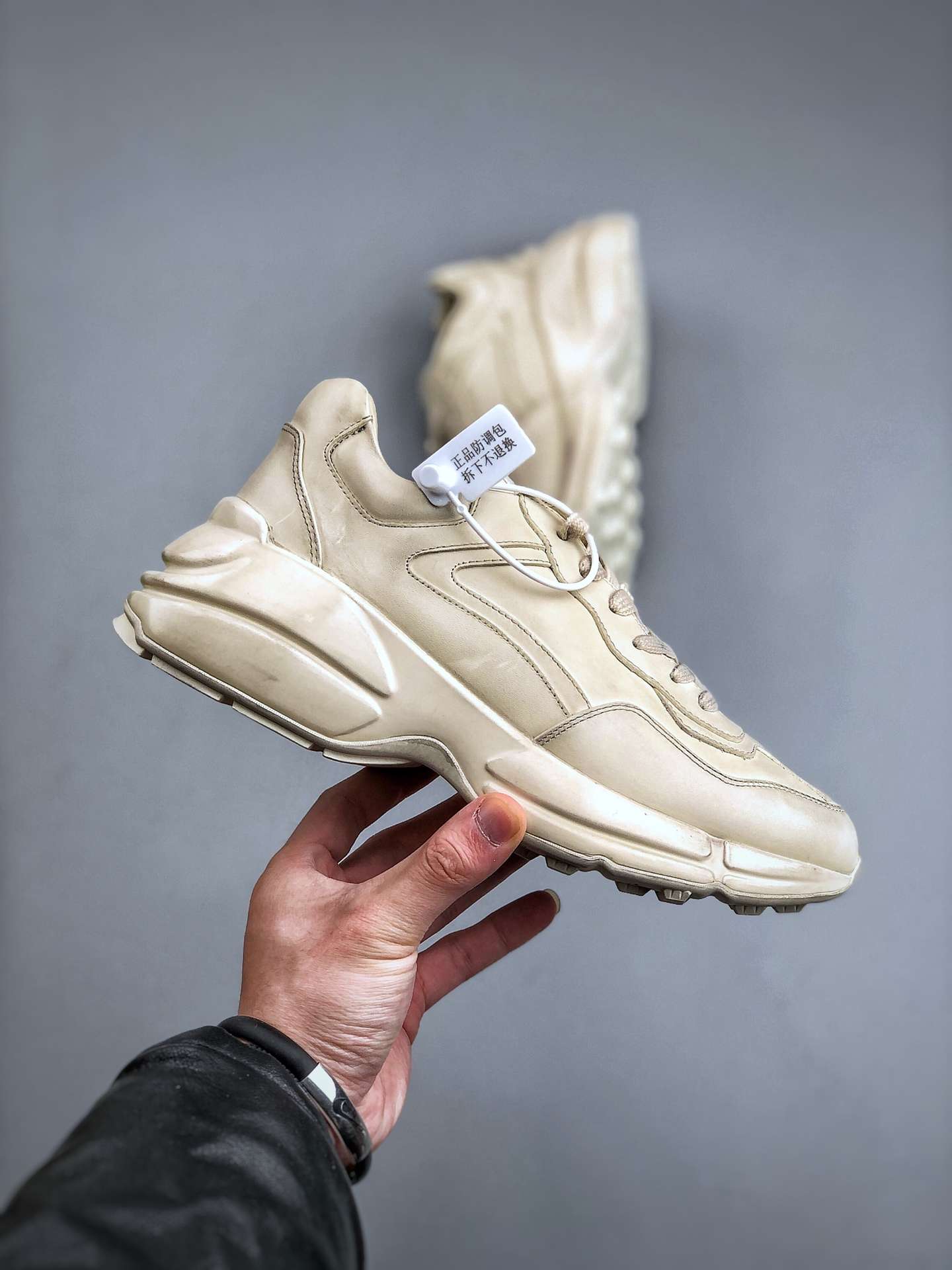 KICKWHO Gucci Leather Sneaker For Women and Men - Image 4