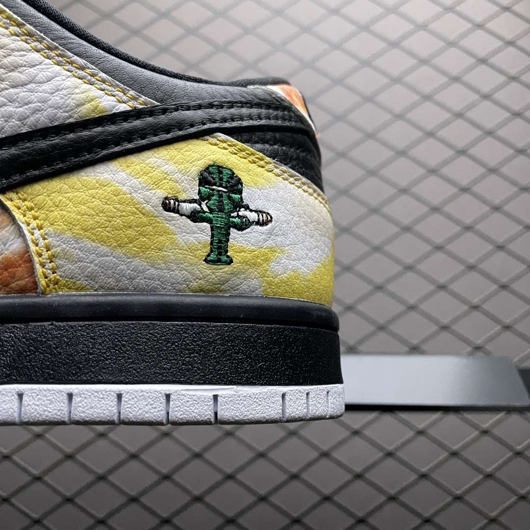 KICKWHO Nike SB Dunk Low Pro QS "Roswell Raygun" - Image 4