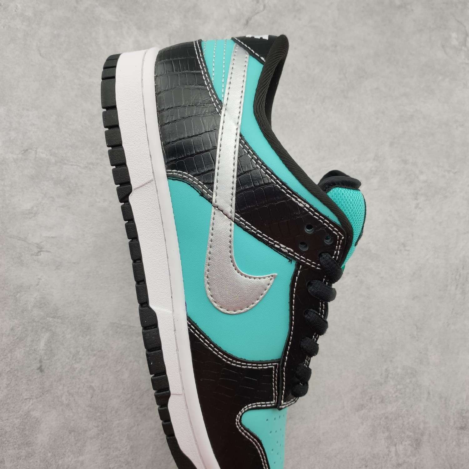 Kickswho Nike Diamond Supply Co. x Dunk Low Pro SB Skateboard 'Tiffany' 304292 402 - Image 5