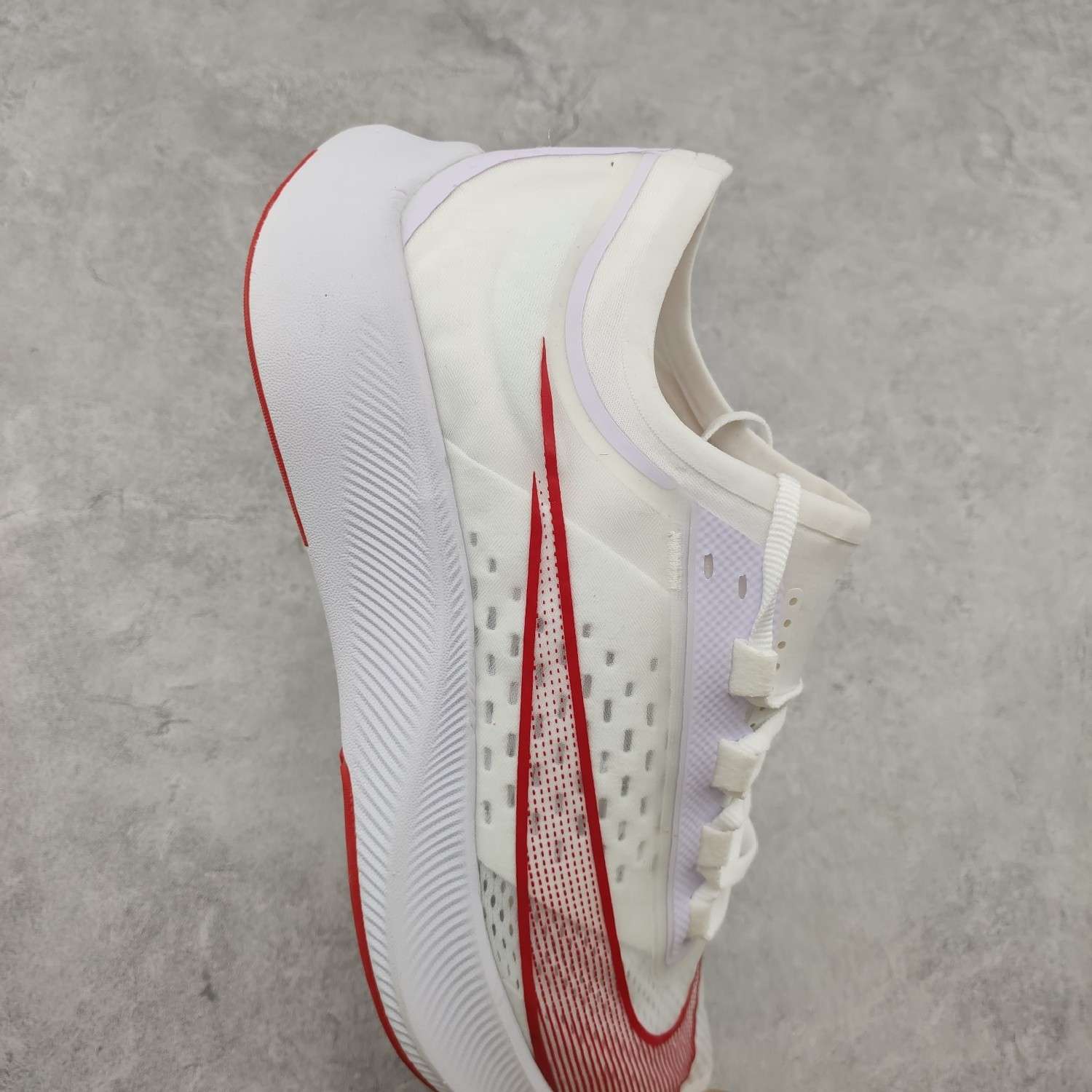KICKWHO Nike Zoom Fly 3 White Laser Crimson - Image 5