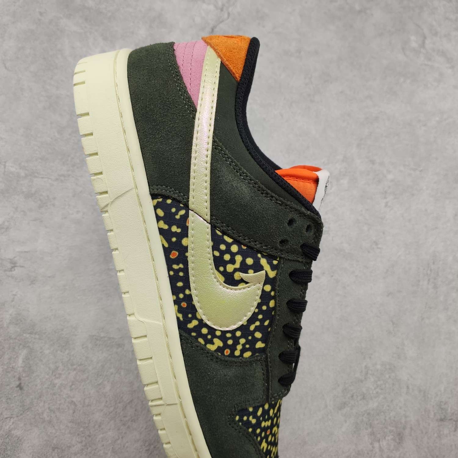 KICKWHO Nike SB Dunk Low Rainbow Trout - Image 5