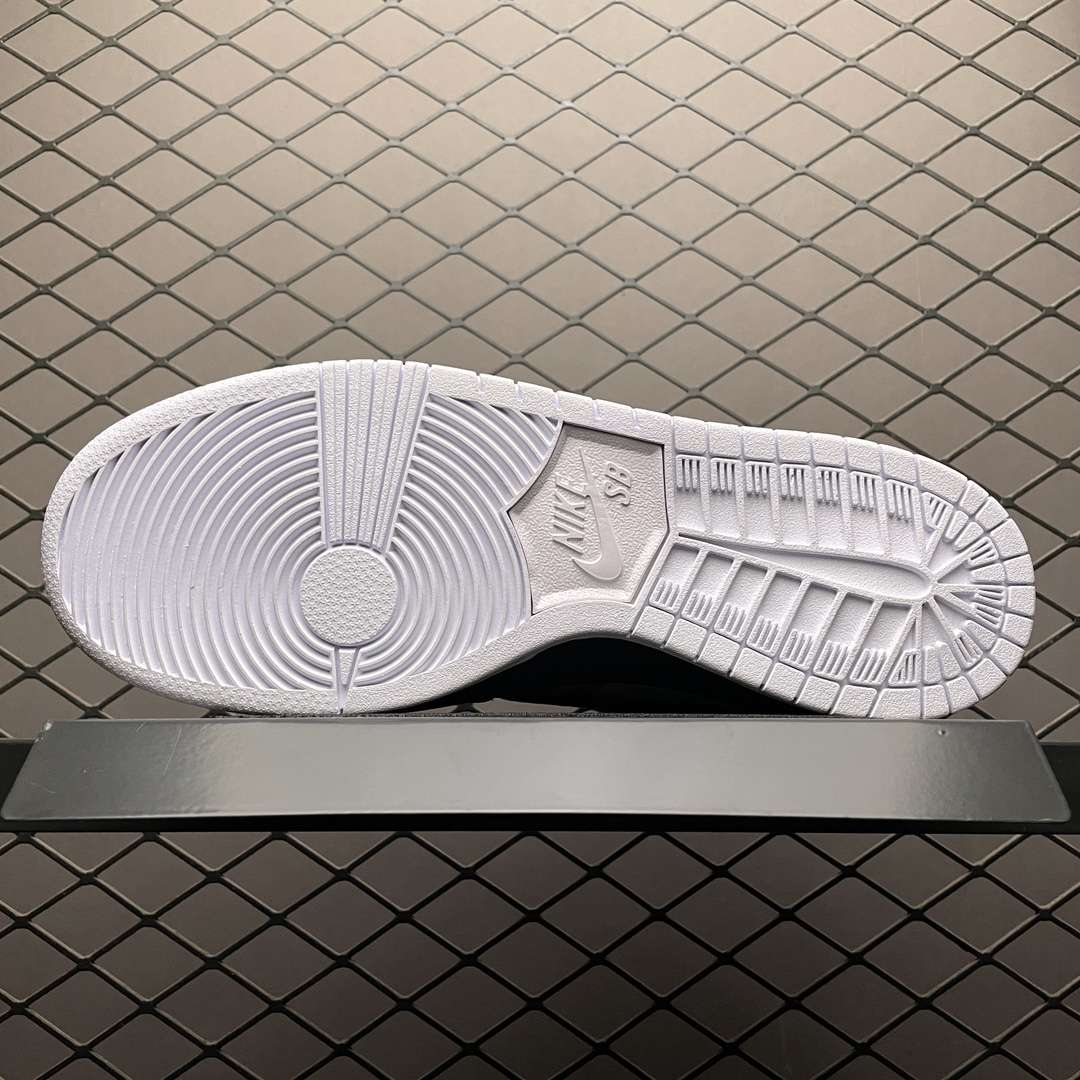 KICKWHO Nike SB Dunk Low Pro QS "Roswell Raygun" - Image 5