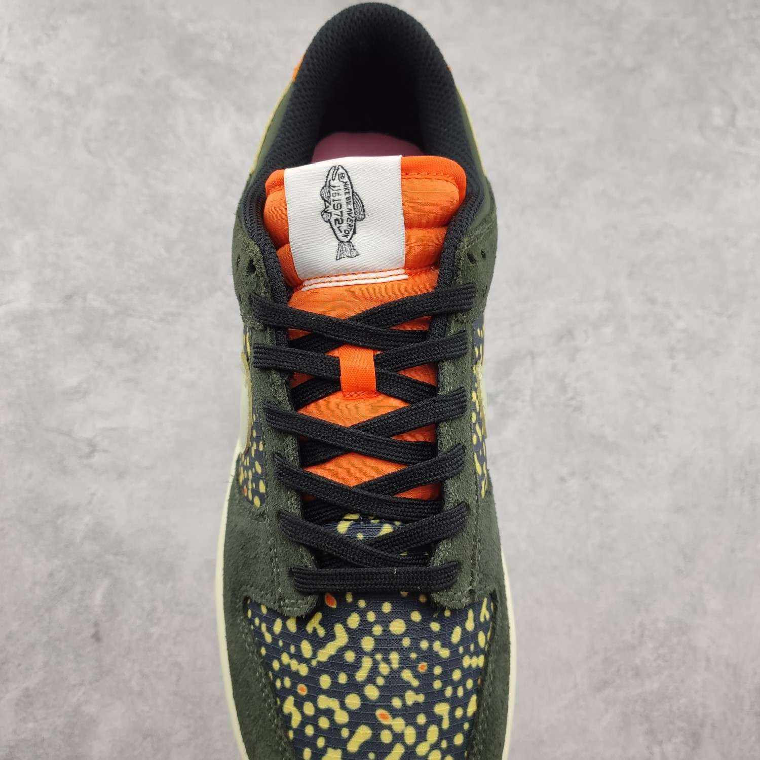 KICKWHO Nike SB Dunk Low Rainbow Trout - Image 6