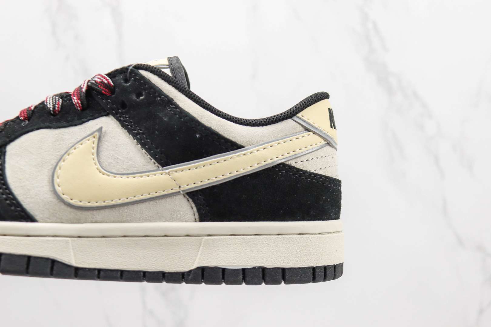 KICKWHO Nike SB Dunk Low Black Team Gold - Image 7