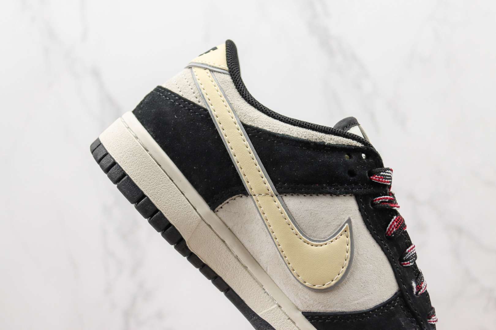 KICKWHO Nike SB Dunk Low Black Team Gold - Image 9