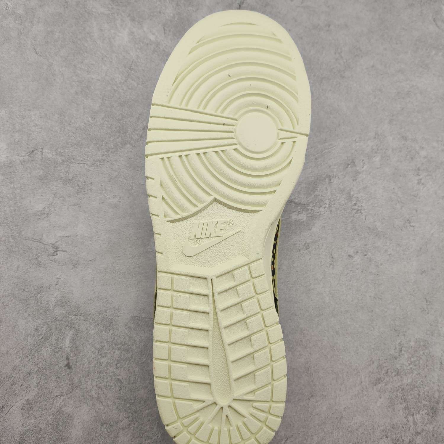 KICKWHO Nike SB Dunk Low Rainbow Trout - Image 9