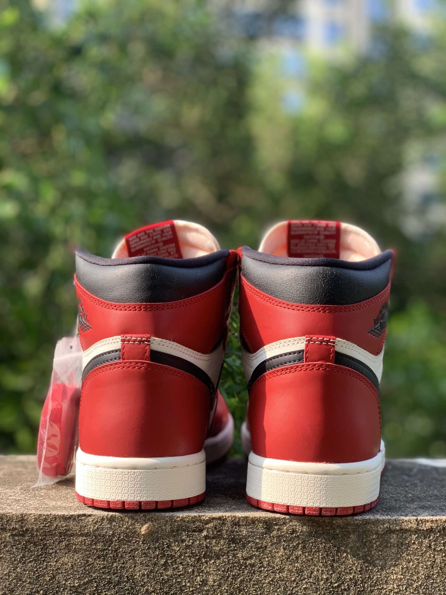 KICKWHO Air Jordan 1 Retro High OG Chicago "Lost and Found" DZ5485-612 - Image 3