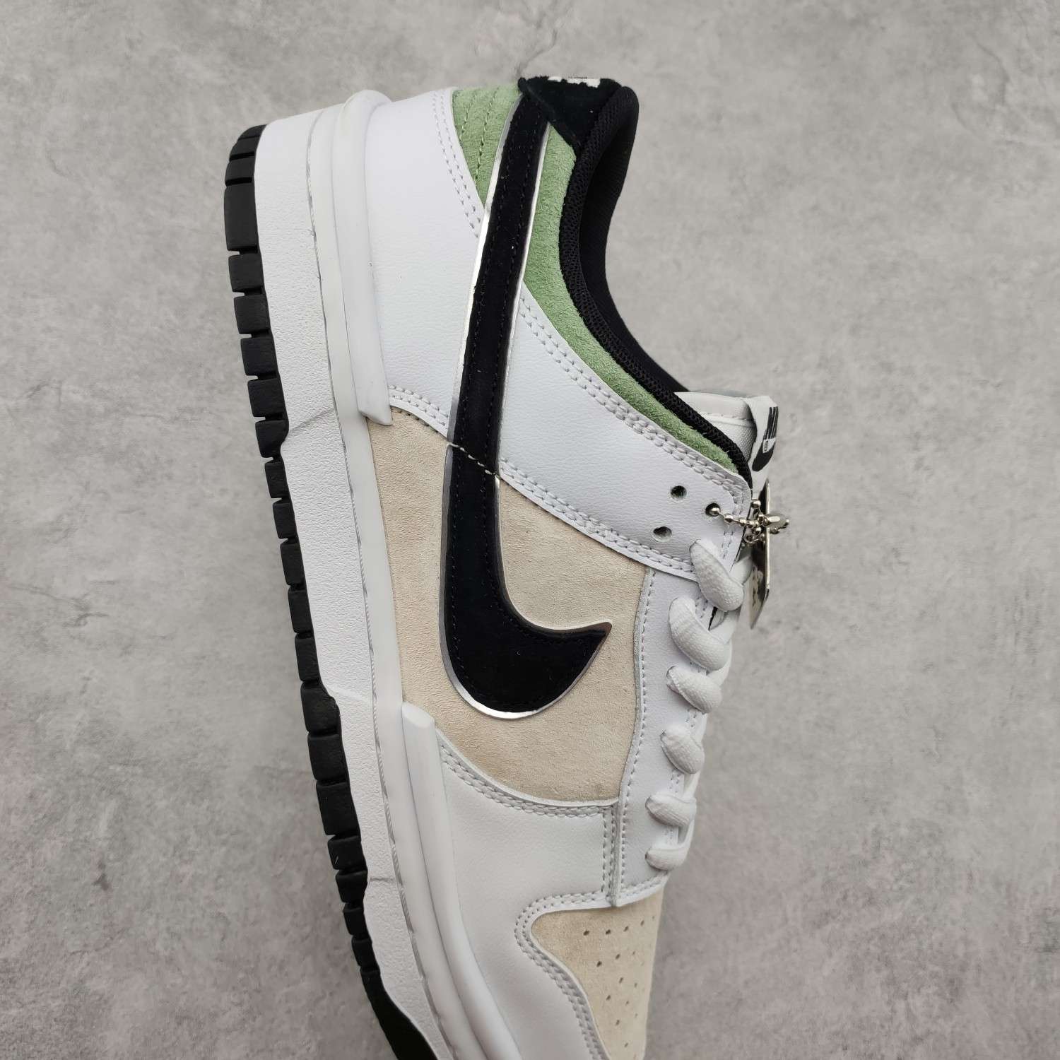 Kickswho Otomo Katsuhiro x NK SB Dunk Low "Steamboy OST" - Image 5