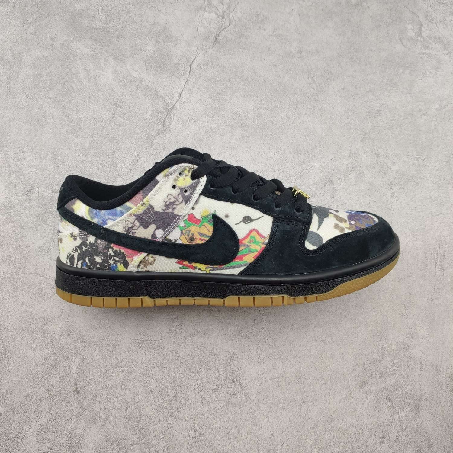 KICKWHO Supreme x Nike SB Dunk Low "Rammellzee" FD8778 001