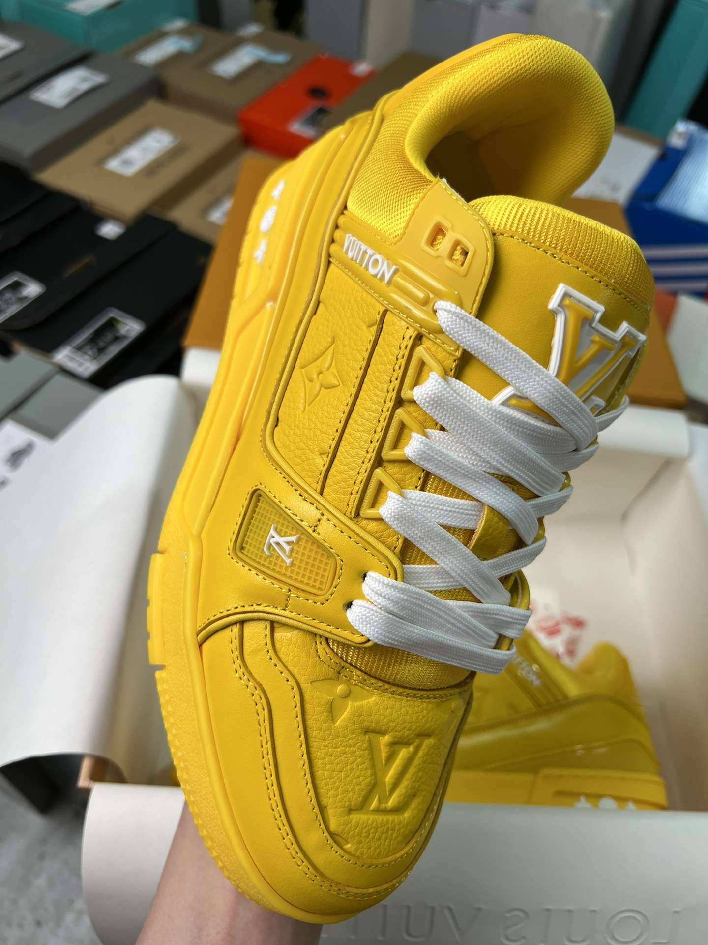 KICKWHO Louis Vuitton 23SS Monogram Trainer Sneaker Yellow 1AARG5 - Image 2