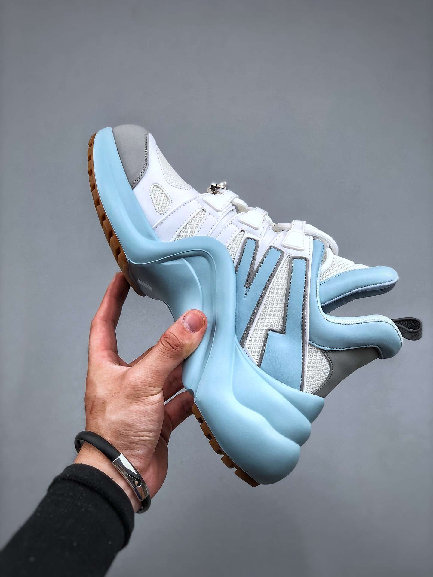 KICKWHO Louis Vuitton Archlight Sneakers - Image 3