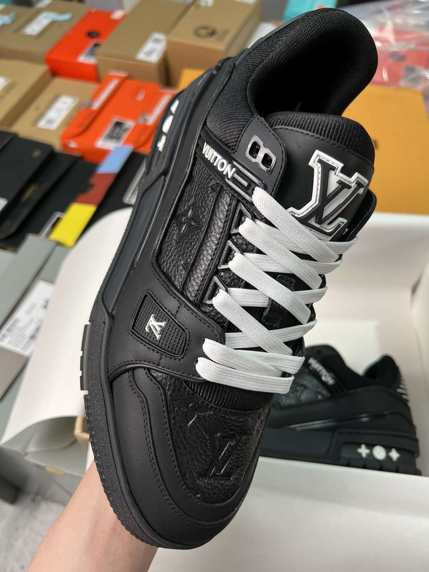 KICKWHO Louis Vuitton 23SS Monogram Trainer Sneaker Black - Image 2