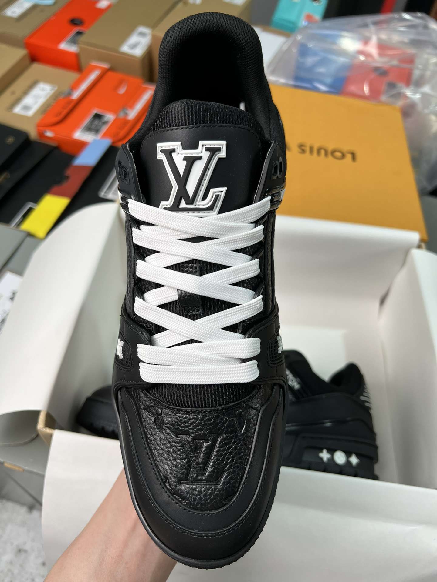 KICKWHO Louis Vuitton 23SS Monogram Trainer Sneaker Black - Image 3