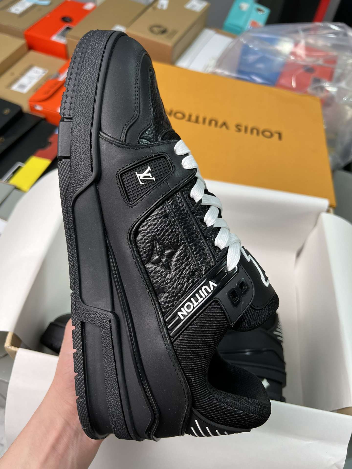 KICKWHO Louis Vuitton 23SS Monogram Trainer Sneaker Black - Image 4