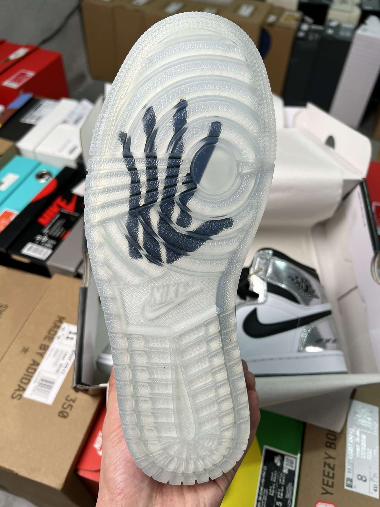 KICKWHO Air Jordan 1 Retro High“Pass The Torch” - Image 5