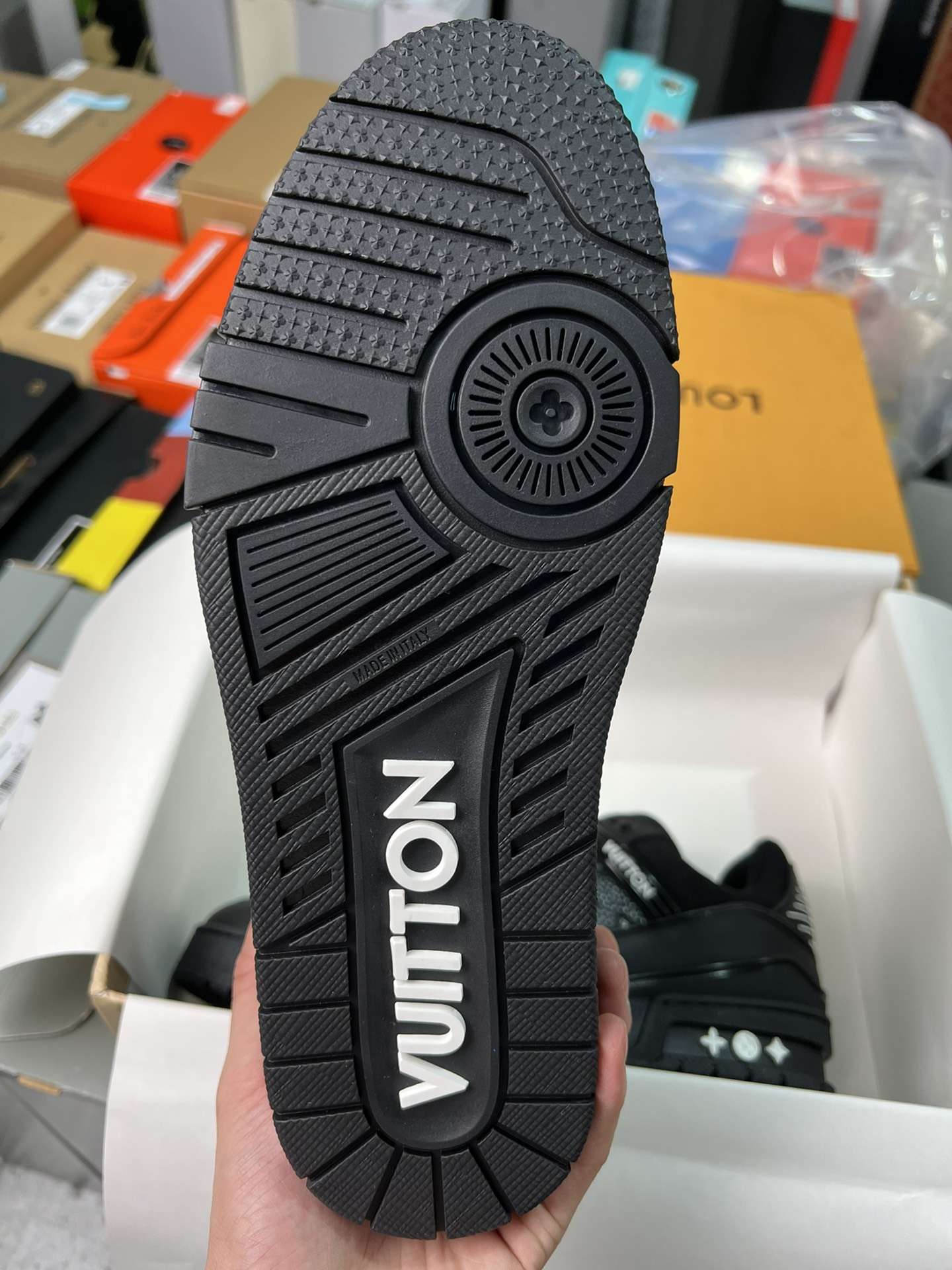 KICKWHO Louis Vuitton 23SS Monogram Trainer Sneaker Black - Image 5