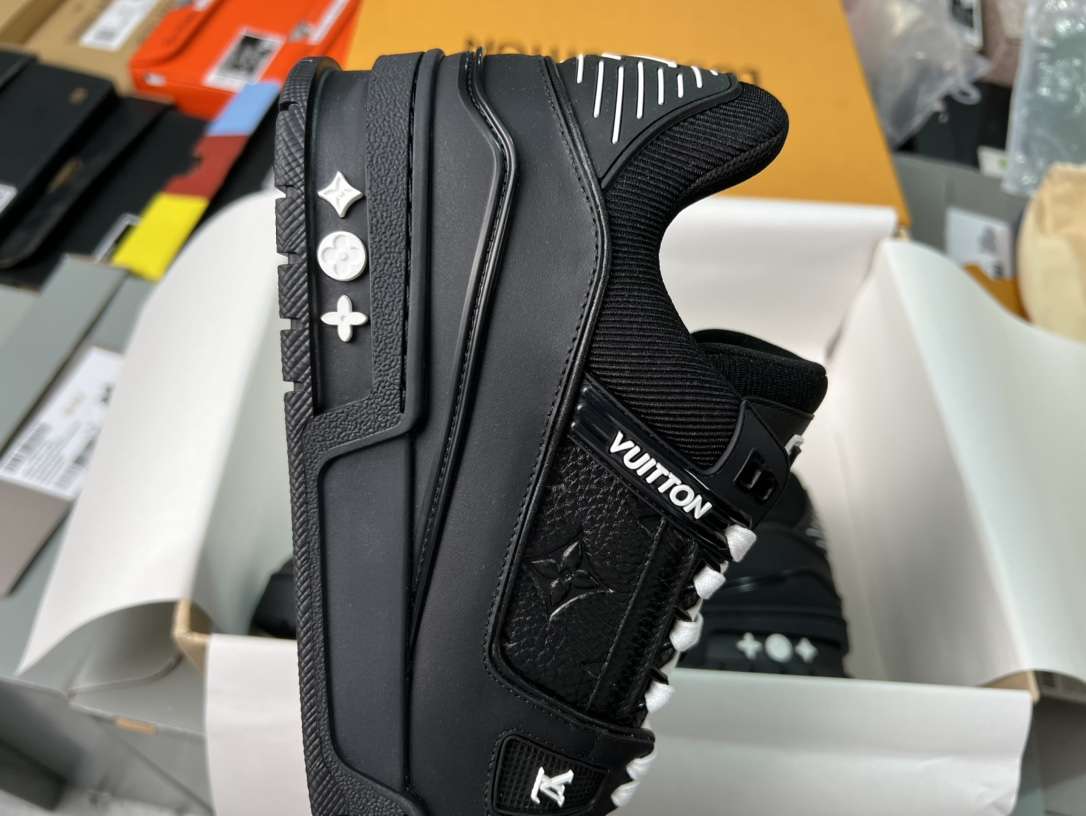 KICKWHO Louis Vuitton 23SS Monogram Trainer Sneaker Black - Image 6