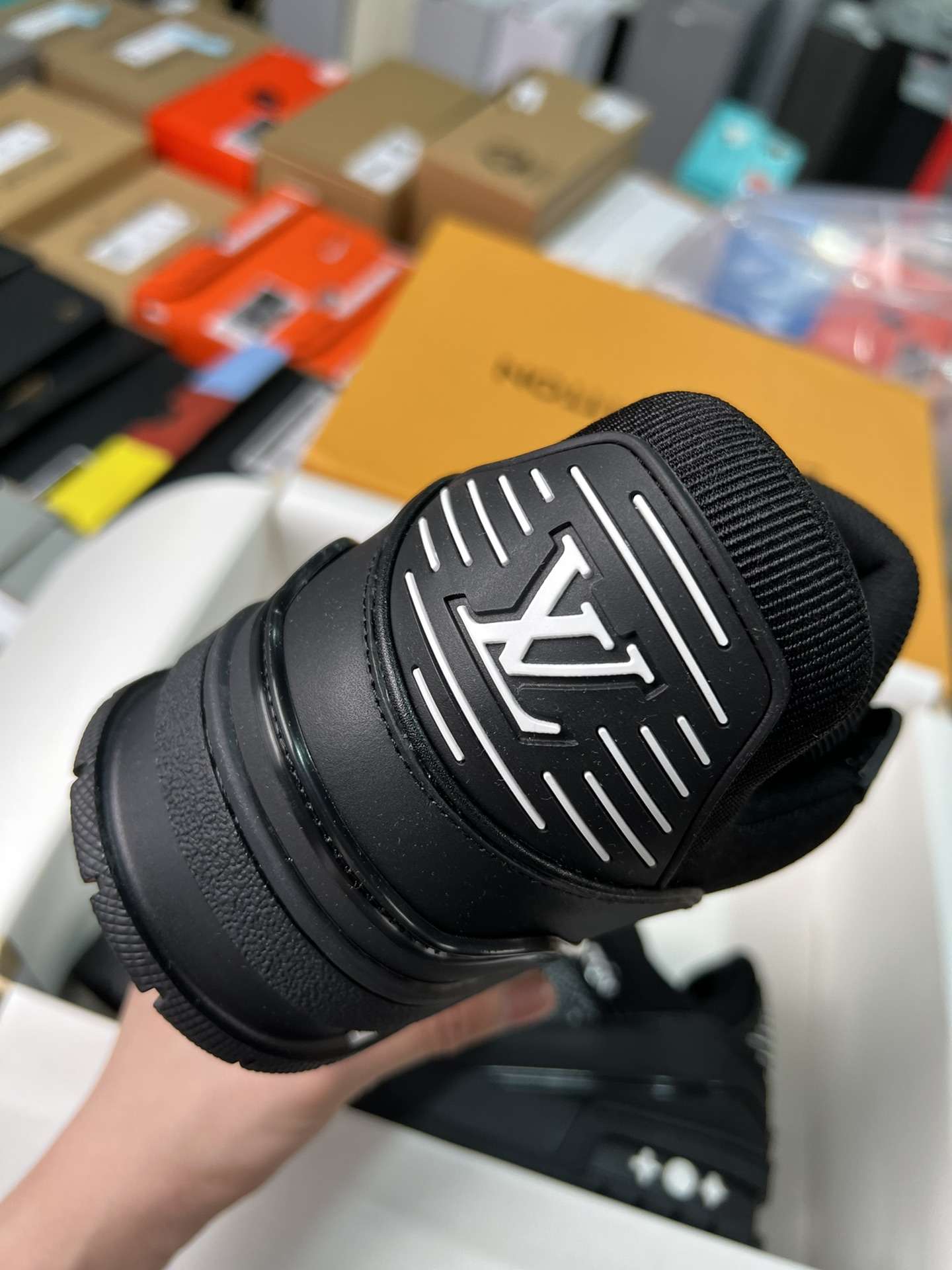 KICKWHO Louis Vuitton 23SS Monogram Trainer Sneaker Black - Image 7