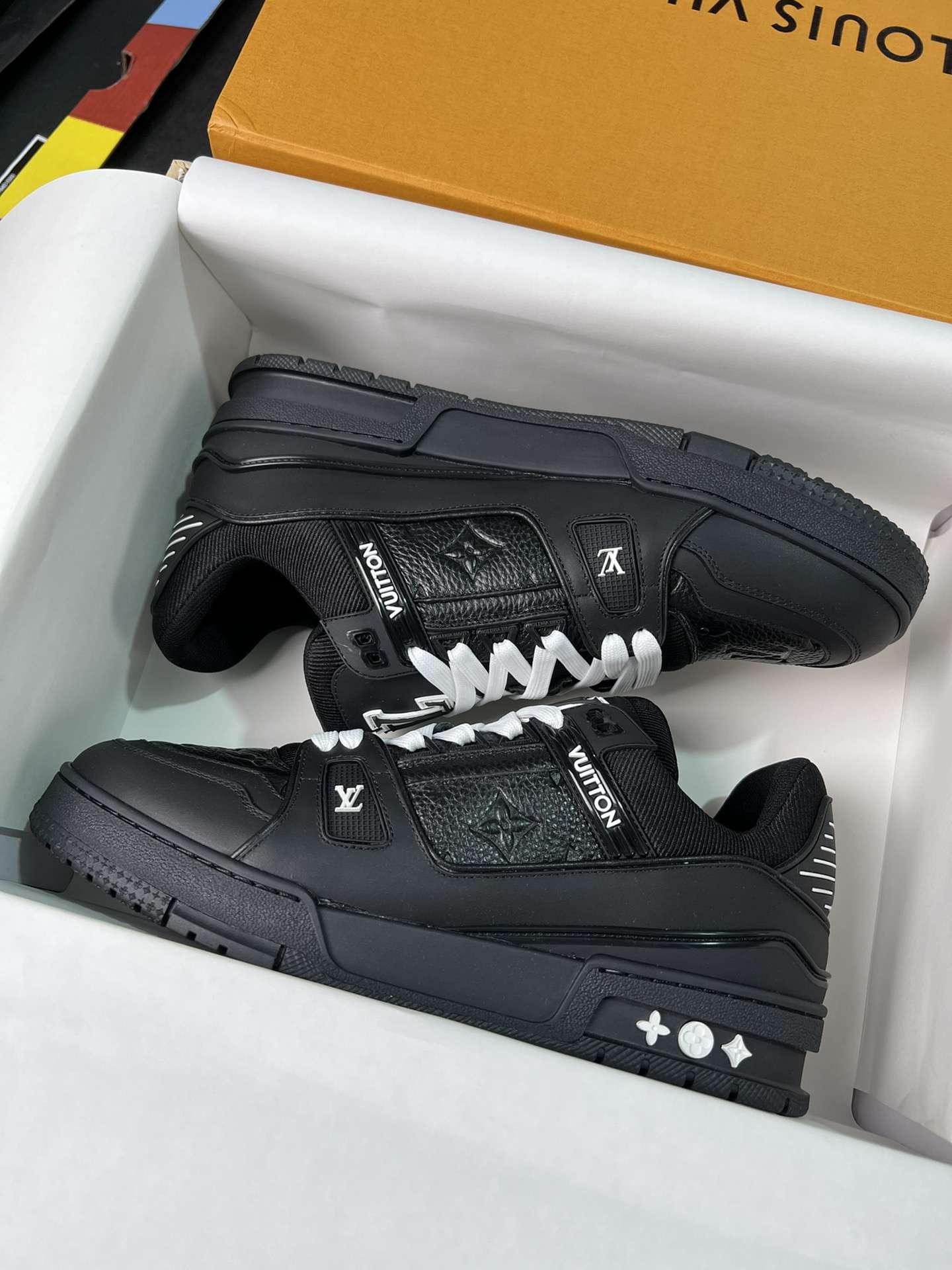KICKWHO Louis Vuitton 23SS Monogram Trainer Sneaker Black - Image 9